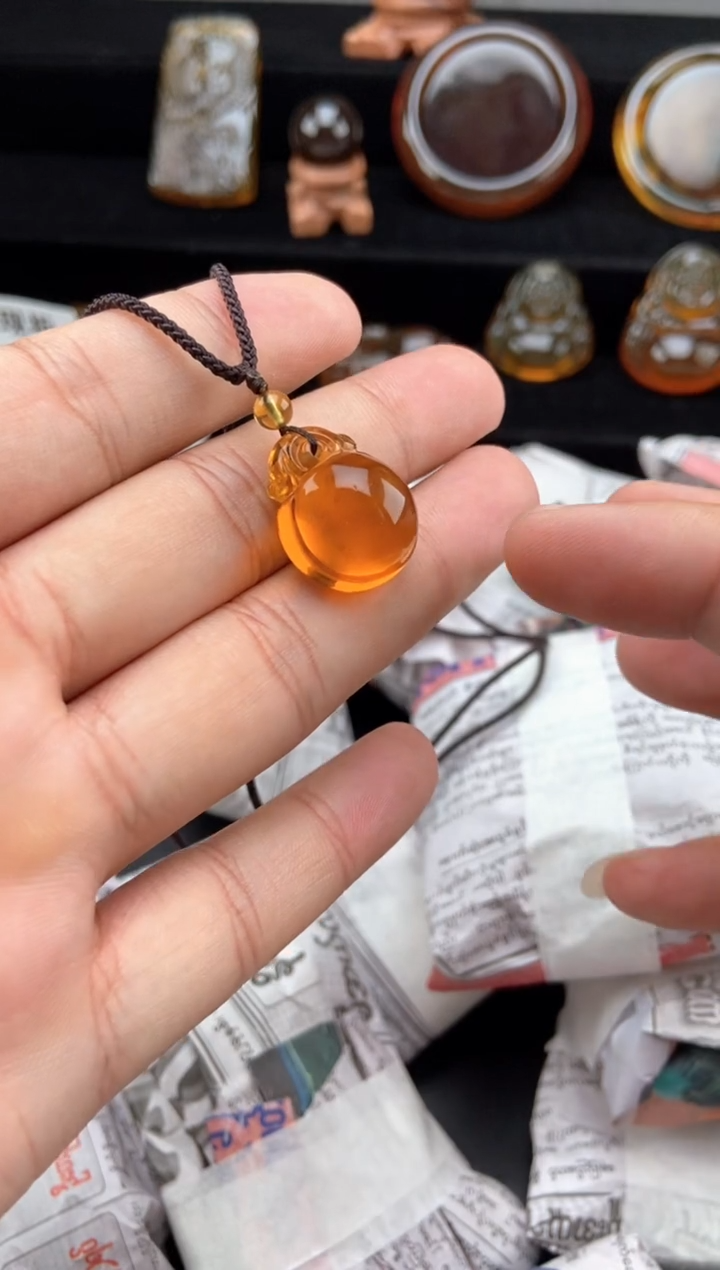琥珀颈饰未镶嵌茶珀福贝吊坠