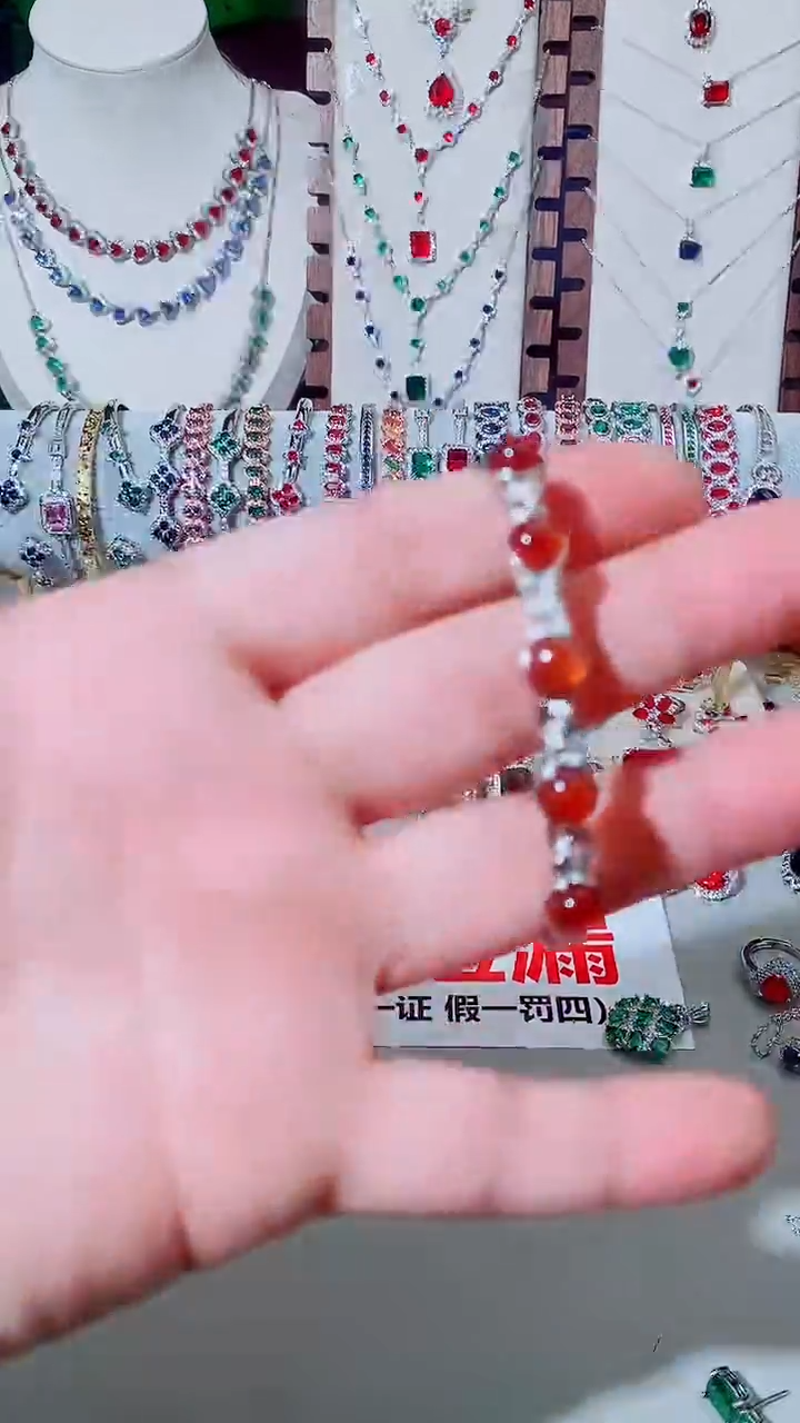 未镶嵌石榴石手镯石榴石手镯