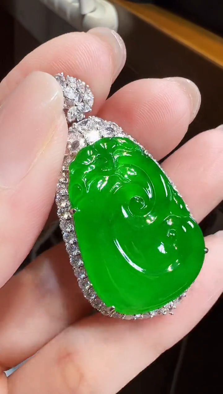 翡翠18K金镶嵌吊坠(赠链)如意