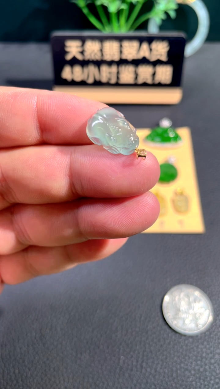 颈饰18K金镶嵌翡翠翡翠