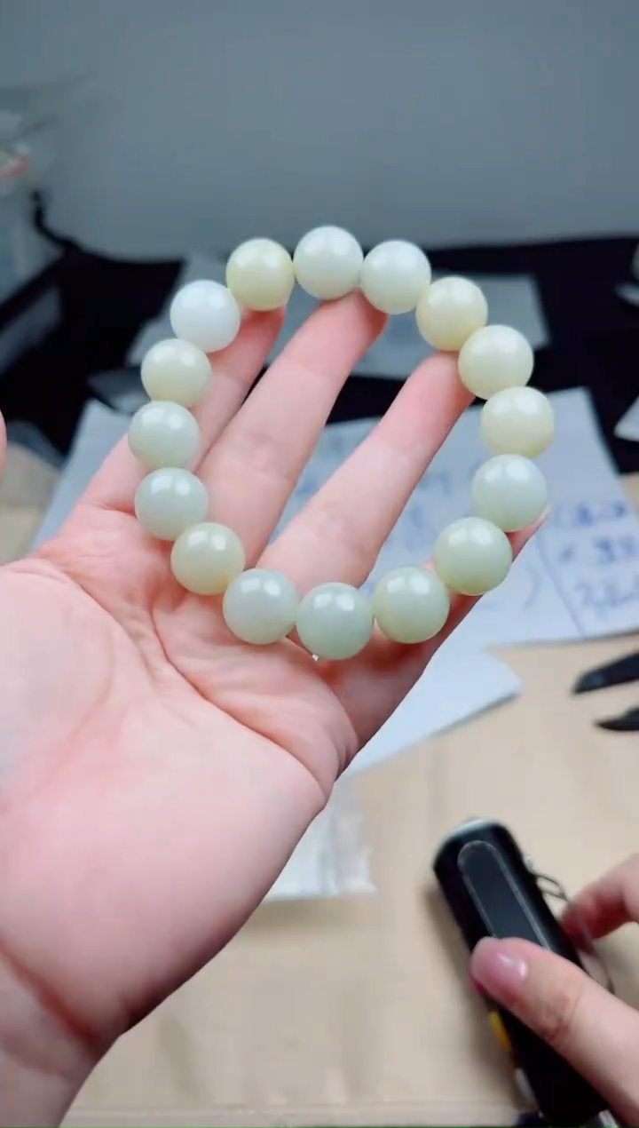 定制翡翠未镶嵌珠串