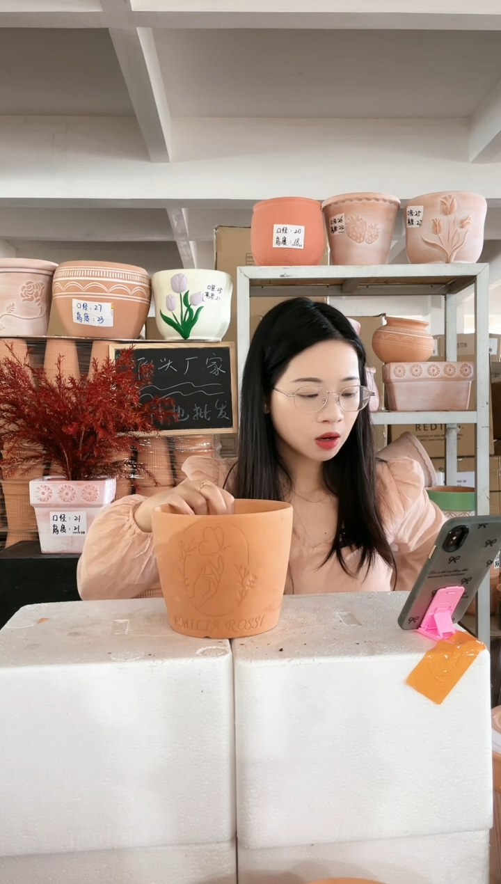 【闪购商品】红陶经典手捧蝴蝶16-14