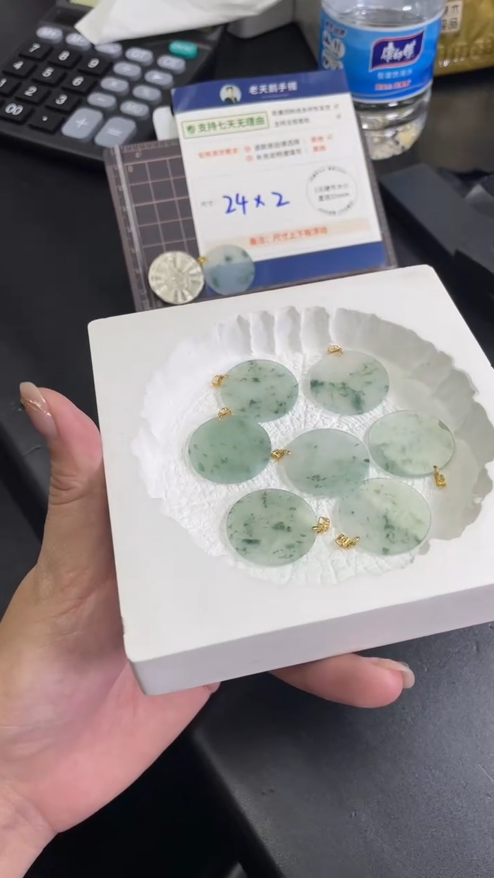 【闪购商品】翡翠颈饰18K金镶嵌翡翠圆牌11/多样性发其一CP