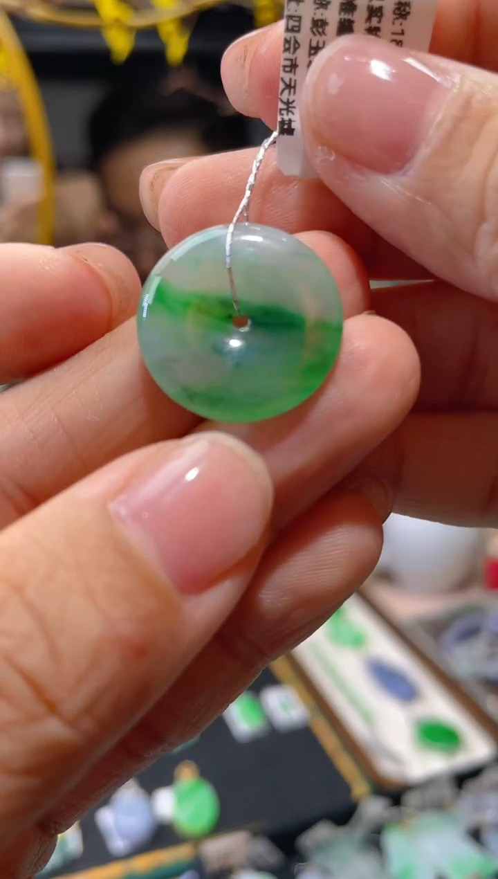 【闪购商品】翡翠颈饰未镶嵌假一赔三