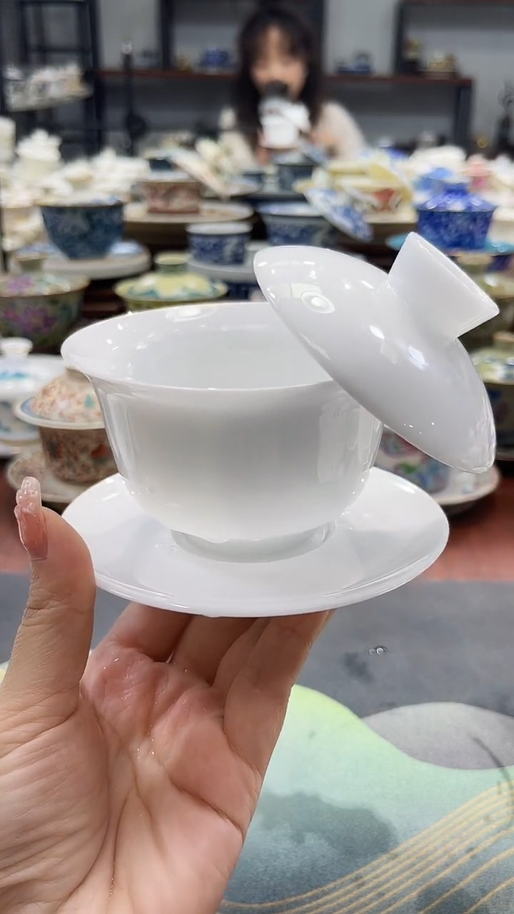 170冰种元宝纯白悬停盖碗