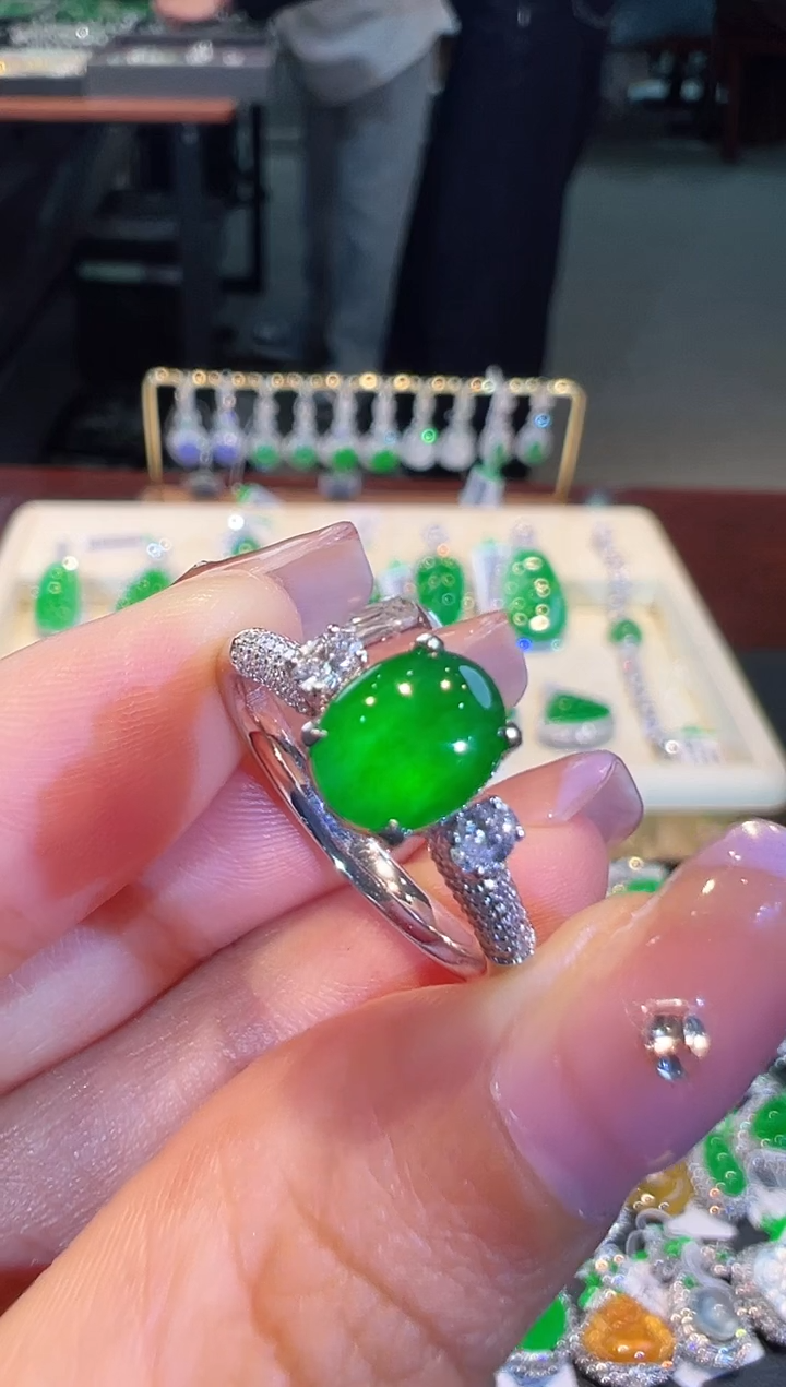 【闪购商品】翡翠戒指18K金镶嵌翡翠