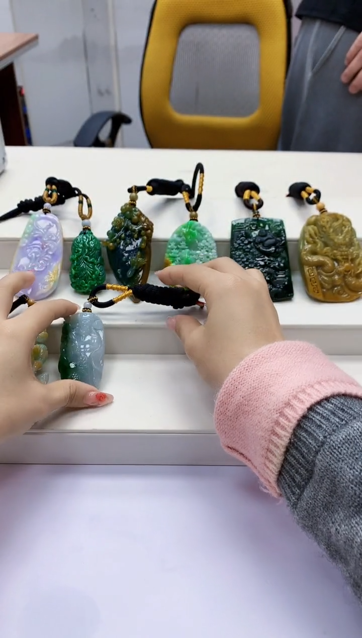 未镶嵌定制翡翠7**_5060ty-毛货挂件