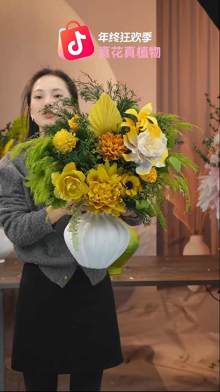 ：            花+花瓶