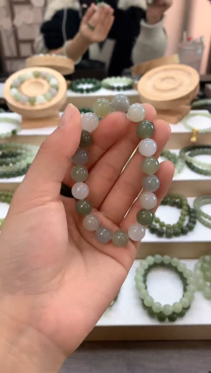 【闪购商品】和田玉手链未镶嵌卡10多宝