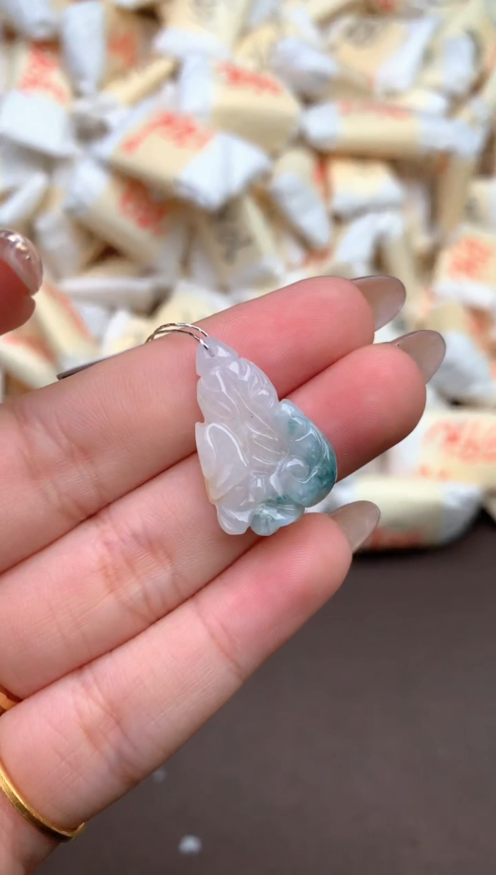 【闪购商品】翡翠挂件未镶嵌  —    