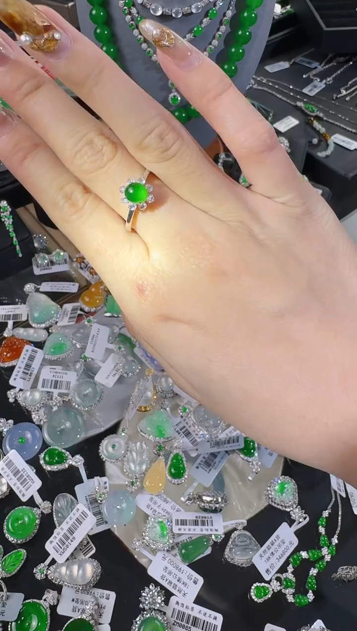 【闪购商品】翡翠戒指18K金镶嵌蛋面多样性发只一件