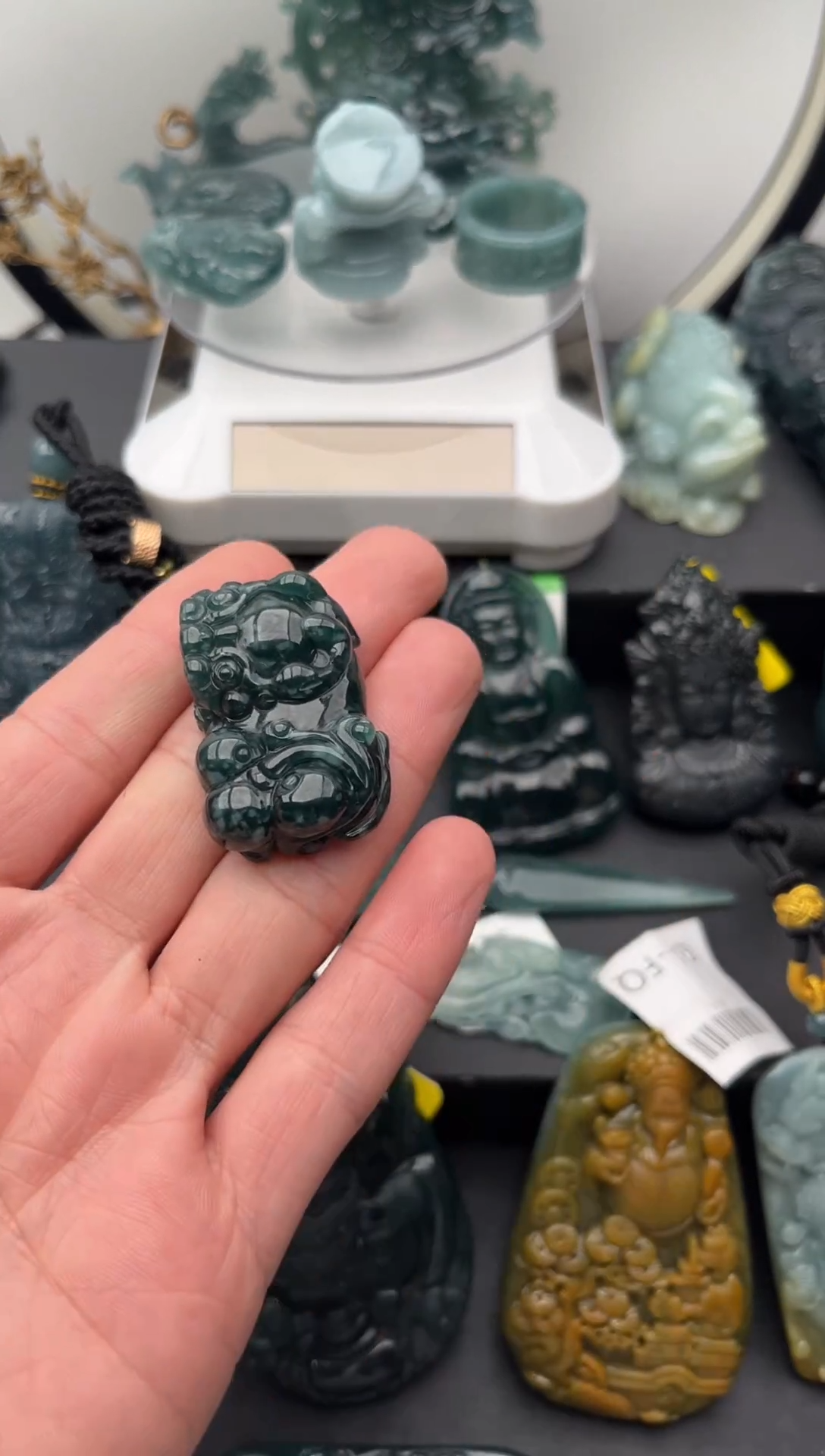 颈饰未镶嵌翡翠貔貅（有瑕疵）