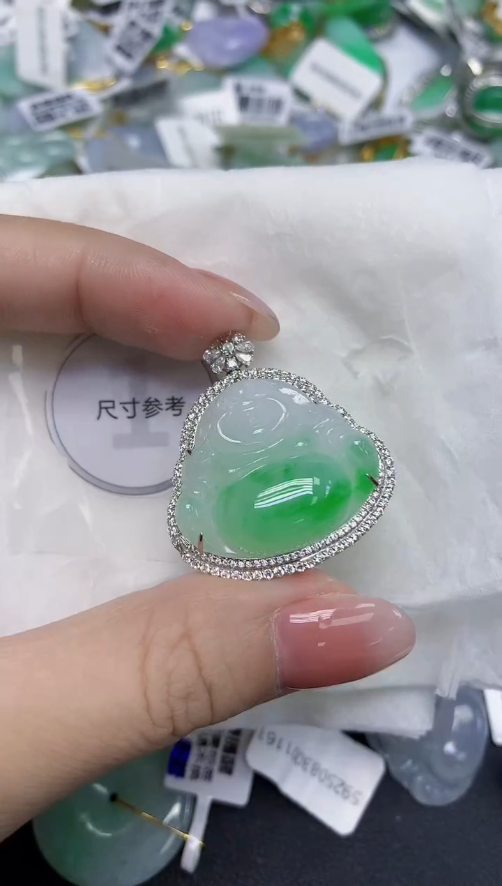 颈饰18K金镶嵌翡翠天然缅甸翡翠A货多样性发一件