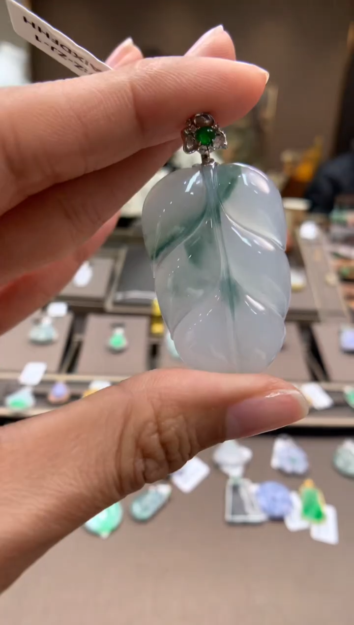 【闪购商品】翡翠颈饰18K金镶嵌叶子