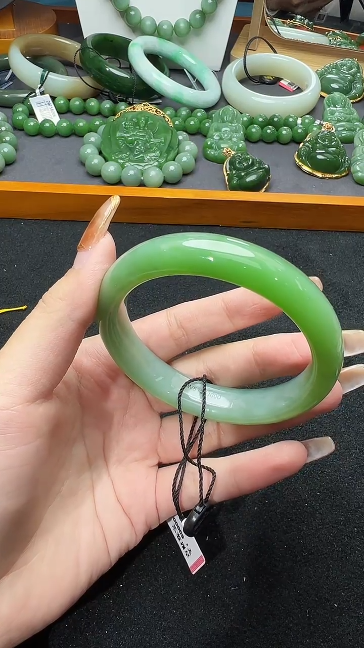 【闪购商品】和田玉手镯未镶嵌64