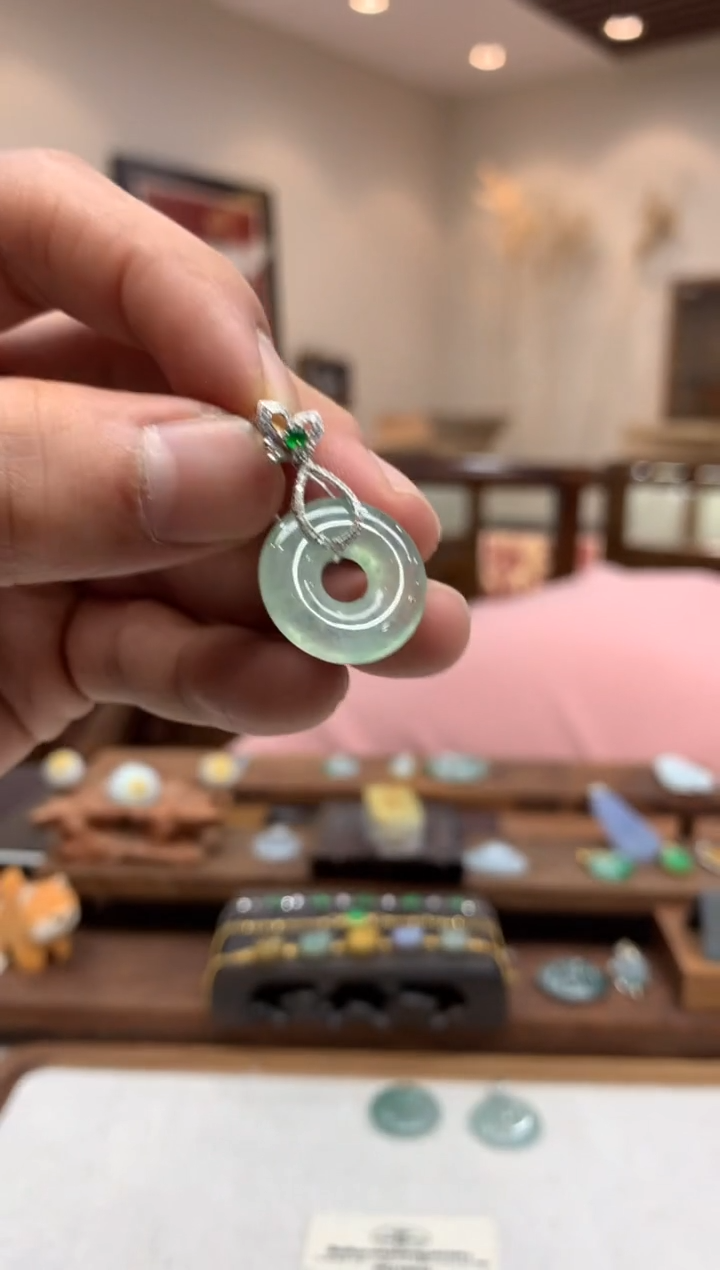 【闪购商品】翡翠吊坠(不含链)18K金镶嵌甜甜圈