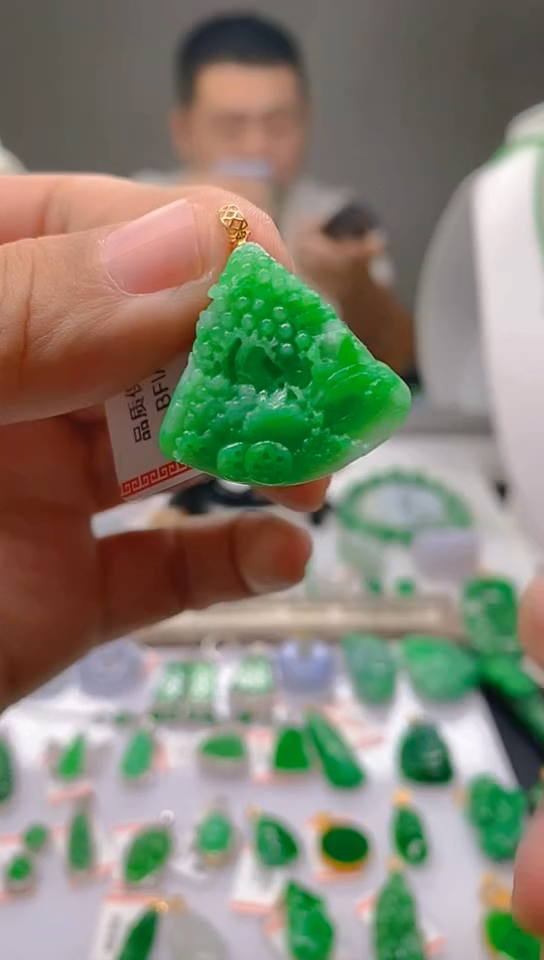 【闪购商品】翡翠颈饰18K金镶嵌新号开播，全场乱卖