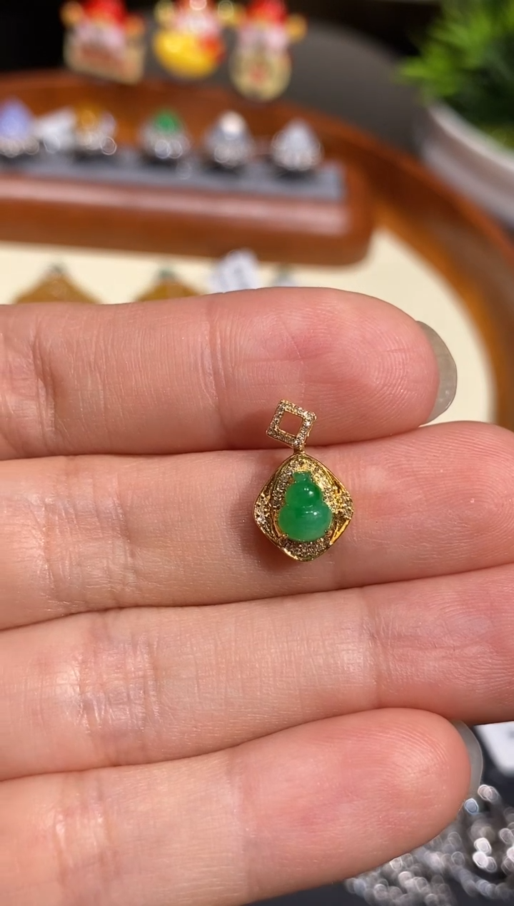 【闪购商品】翡翠颈饰18K金镶嵌吊坠
