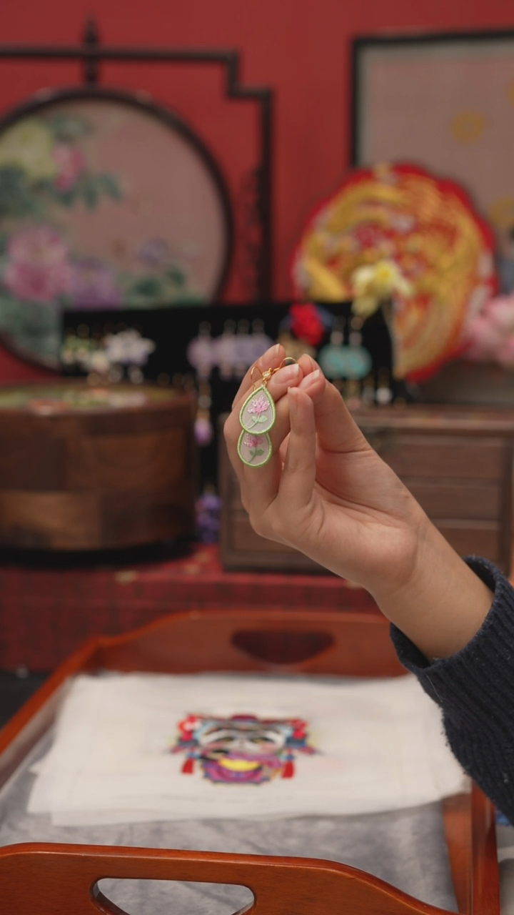 刺绣莫*沫非遗绒花苏绣饰品