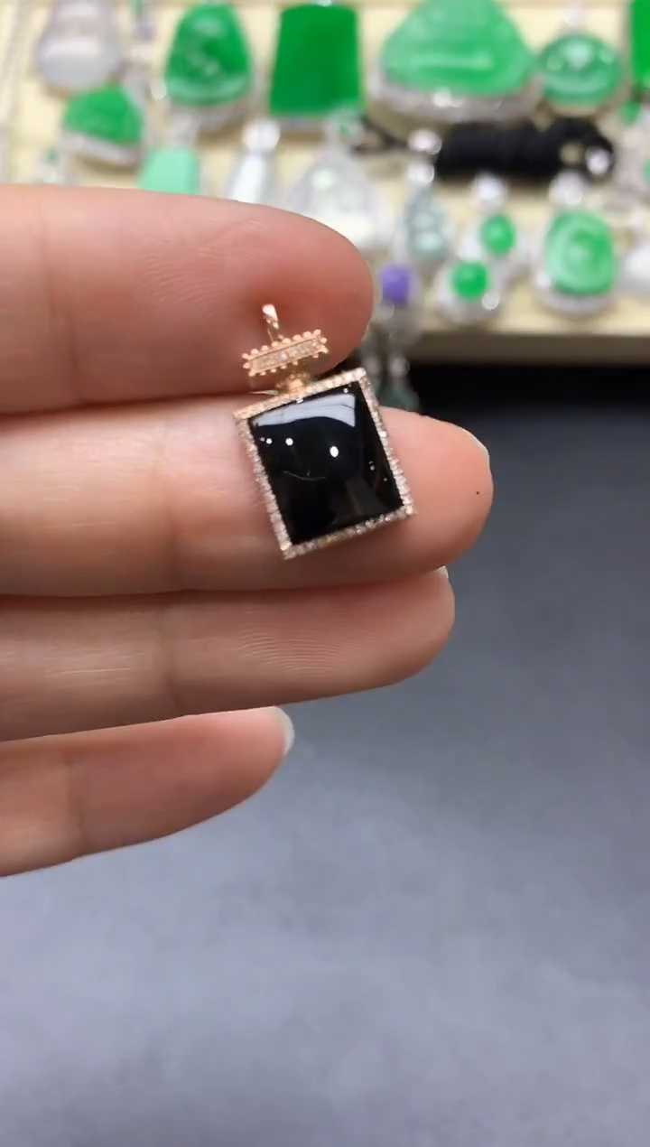 颈饰18K金镶嵌翡翠350-中国好珍宝