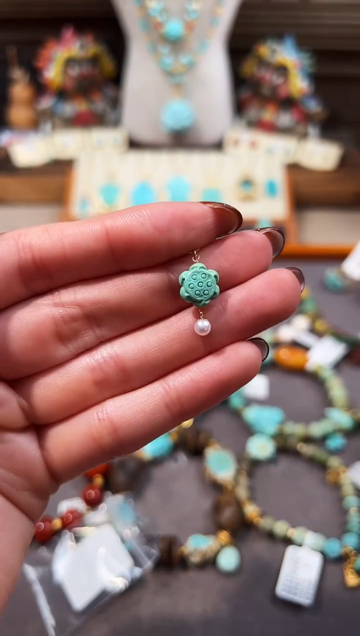 18K金镶嵌绿松石提溜莲花