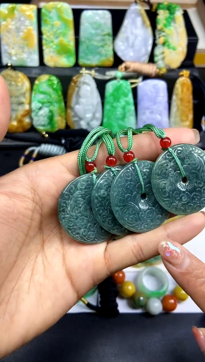 【闪购商品】翡翠颈饰未镶嵌翡翠A货