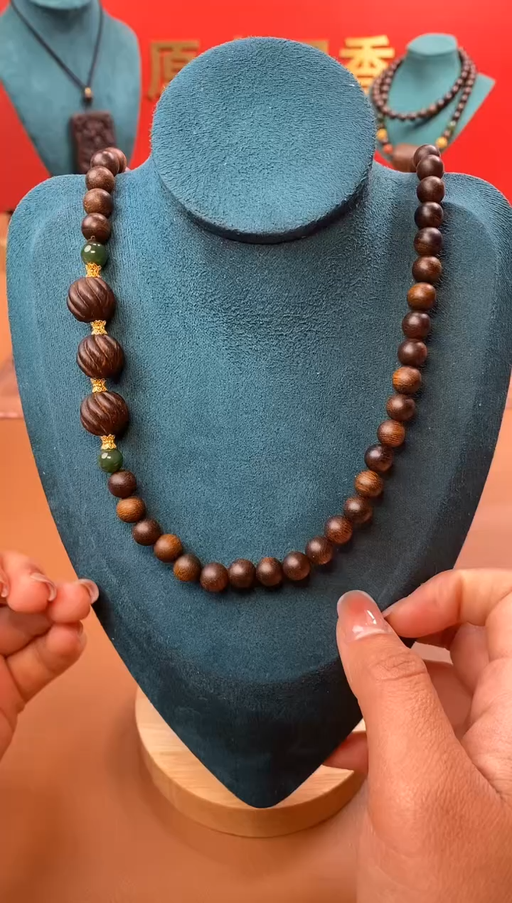 【闪购商品】沉香手串M红土沉白棋08三圈+扭转乾坤沉香木雕