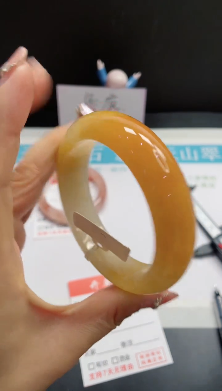 【闪购商品】石英质玉手镯未镶嵌78