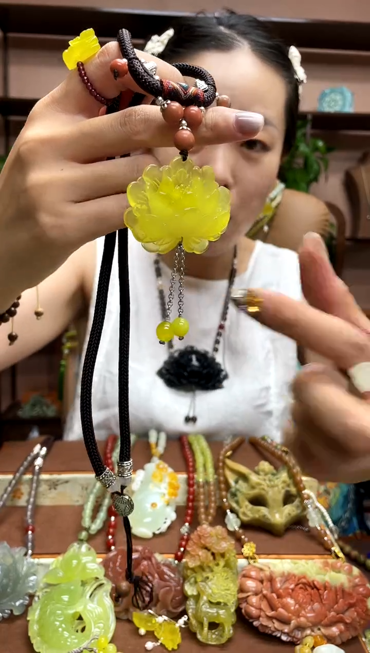 未镶嵌岫玉吊坠多样性发货发其中之一