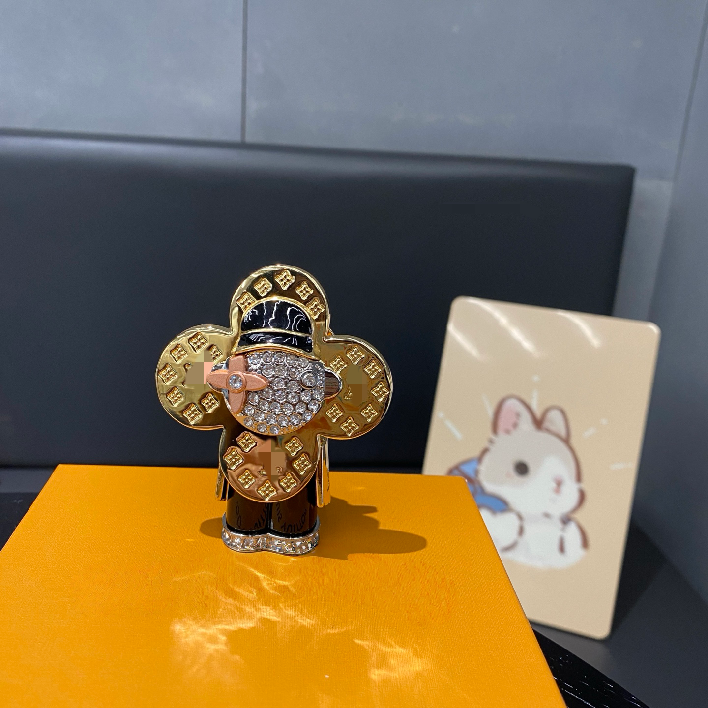 精致卡通镶钻钥匙扣，时尚达人的百搭配饰