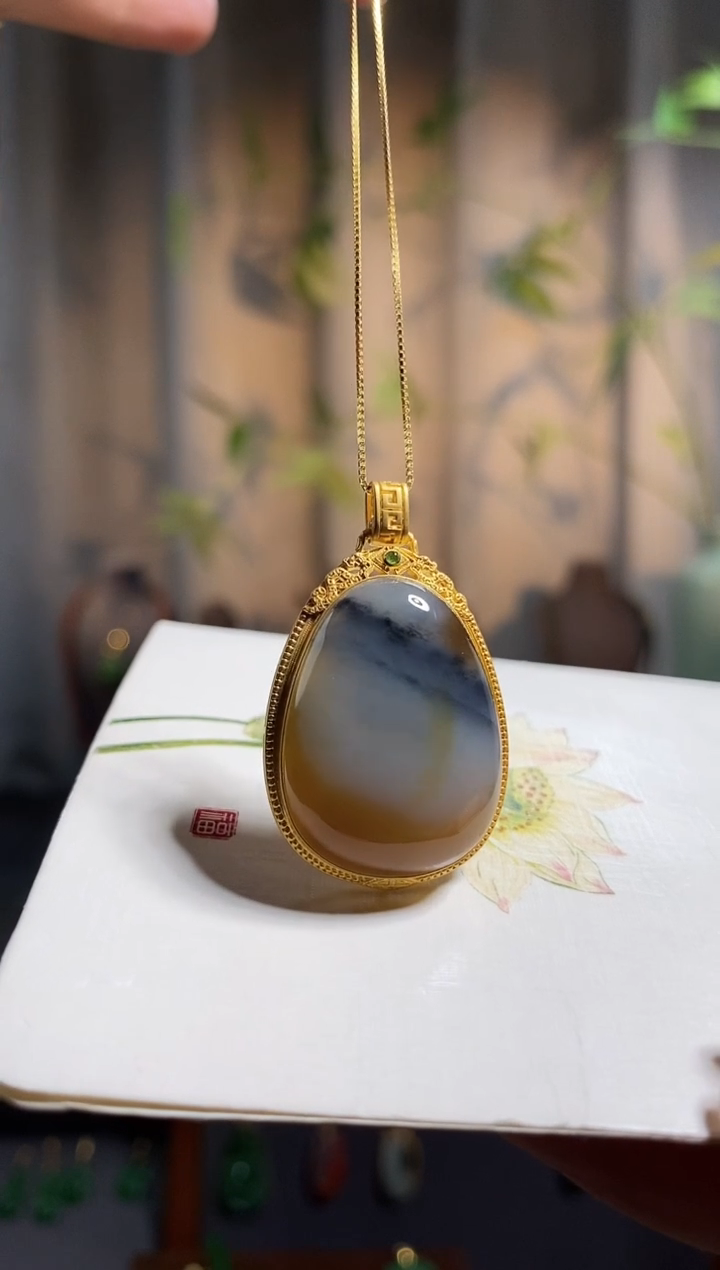 【闪购商品】和田玉颈饰18K金镶嵌，楼兰三色意境牌