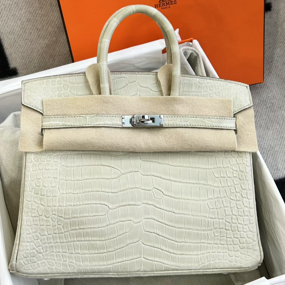 未使用 Hermes/爱马仕 birkin25 冰川白 倒V雾面鳄 银扣 B刻