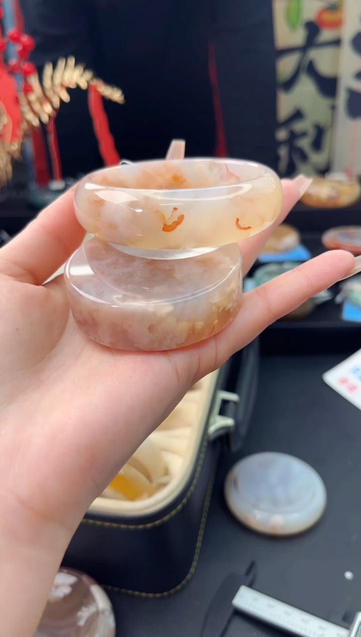 【闪购商品】石英质玉手镯未镶嵌赠送镯心（55圈口）