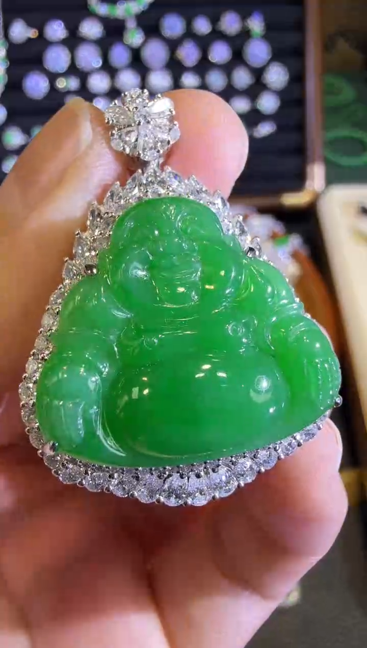 【闪购商品】翡翠吊坠(赠链)18K金镶嵌高冰满绿厚庄大佛公吊坠