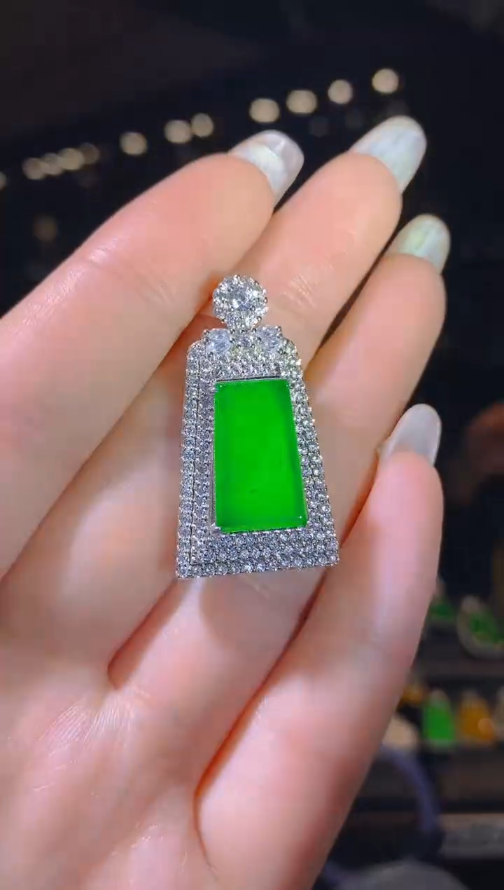 【闪购商品】翡翠吊坠(赠链)未镶嵌029（多样性发货）