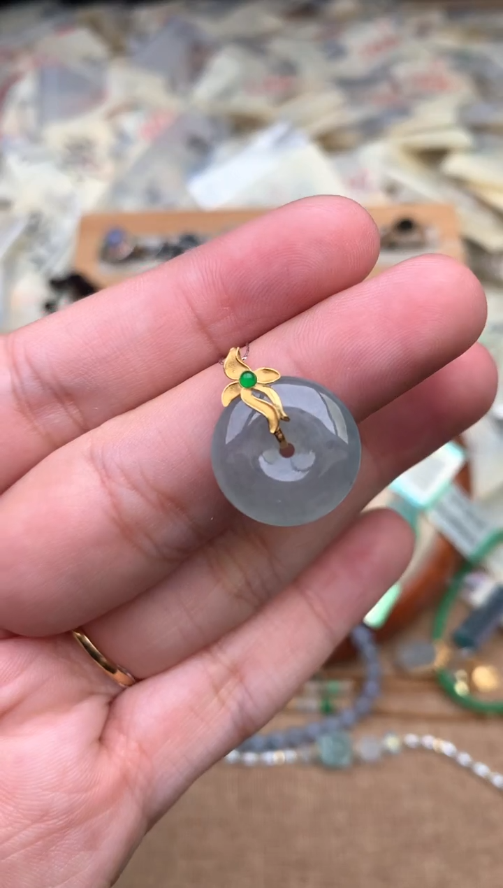 18K金镶嵌挂件翡翠1