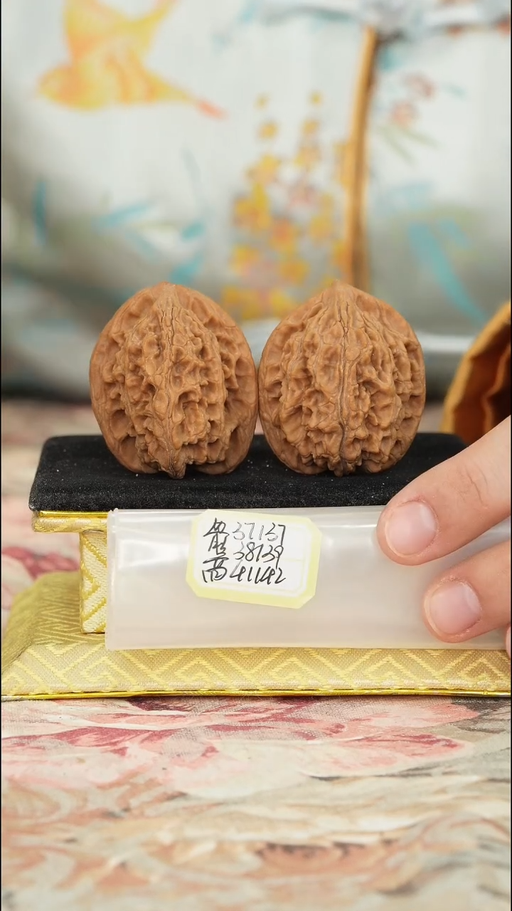【闪购商品】文玩核桃把件龙纹官帽