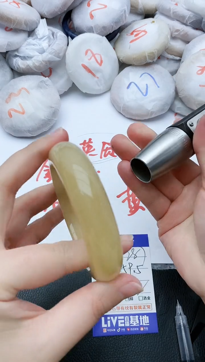 【闪购商品】石英质玉手镯未镶嵌287+59.5