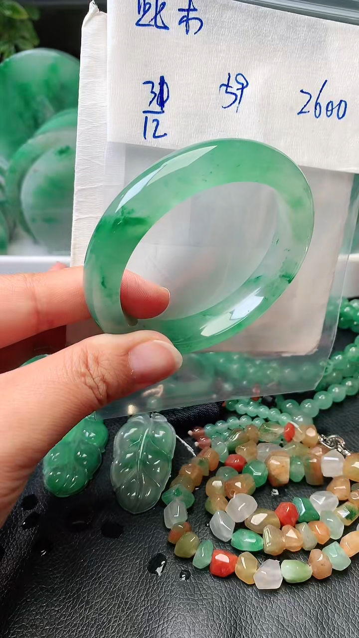定制石英质玉（非洲翠）此*～手镯