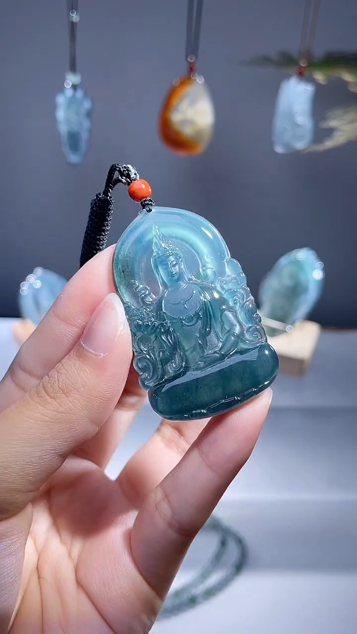 颈饰未镶嵌翡翠观音