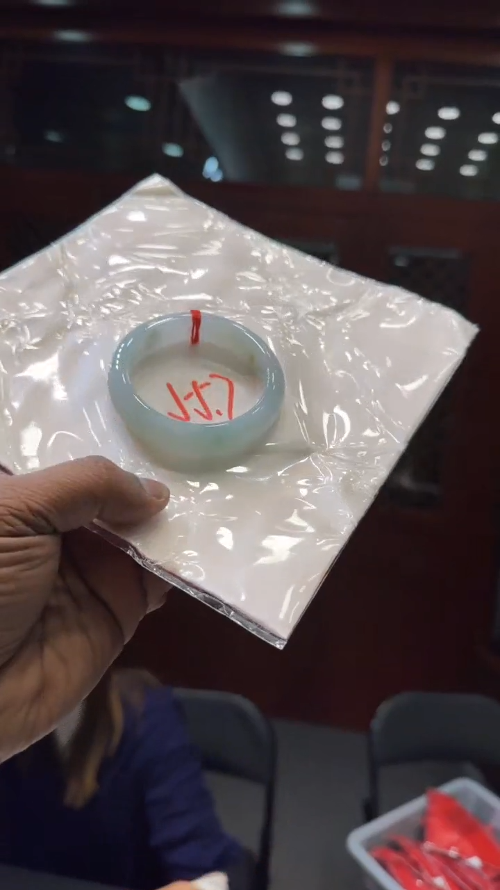 【闪购商品】翡翠手镯未镶嵌手镯