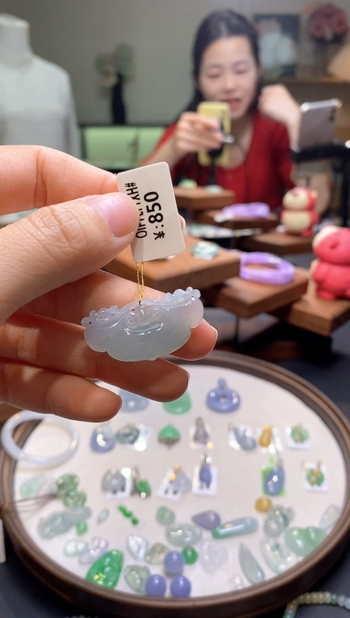 翡翠未镶嵌颈饰如意