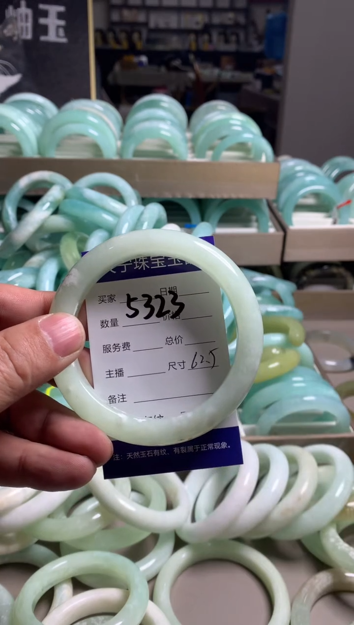 【闪购商品】蛇纹石玉手镯未镶嵌5323