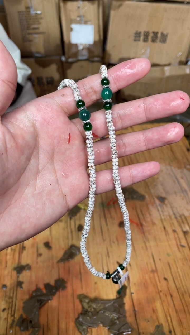 木质非金属捧月文创福利闪购商品无礼盒