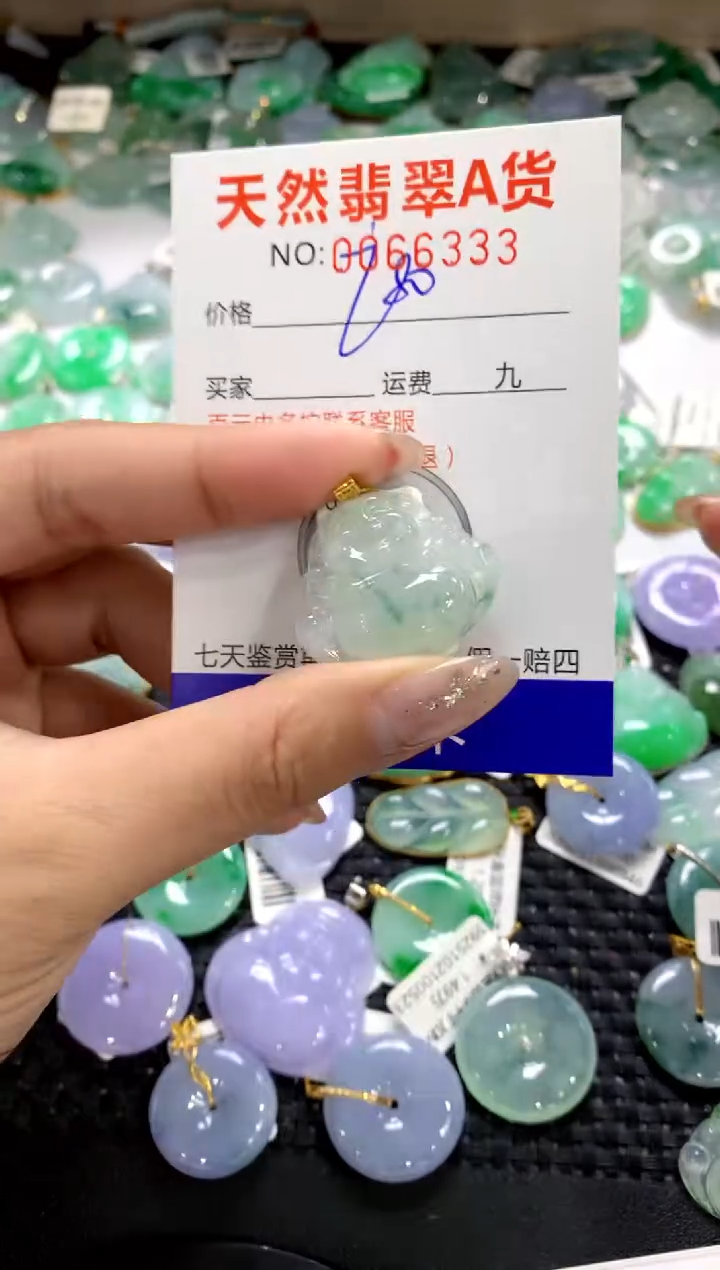 颈饰18K金镶嵌翡翠1111111111111111