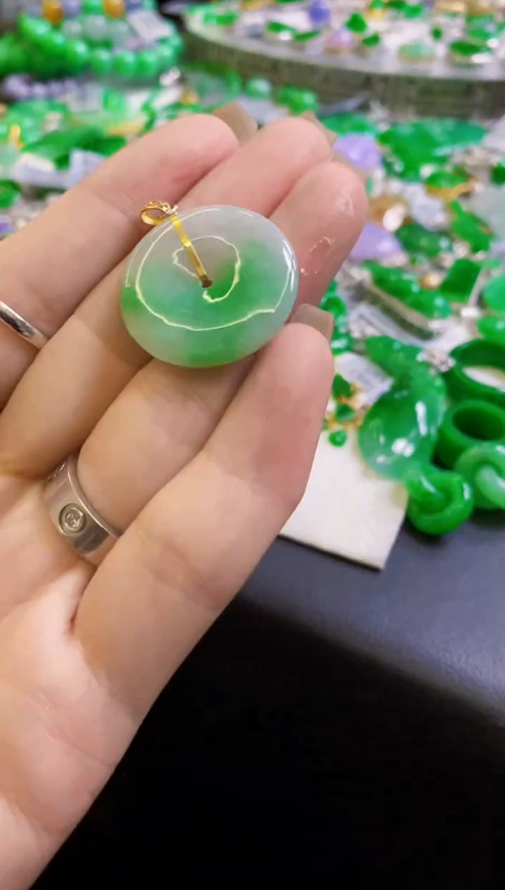 【闪购商品】定制翡翠18K金镶嵌吊坠