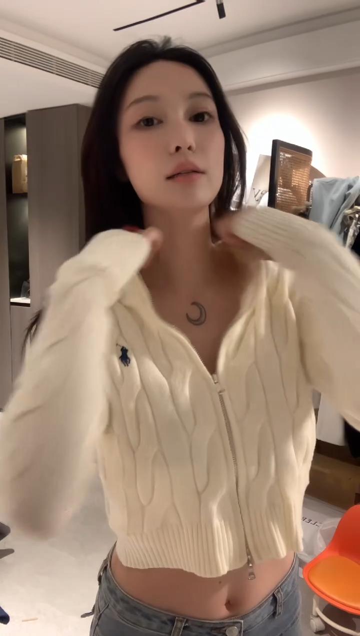 战马立领麻花毛衣