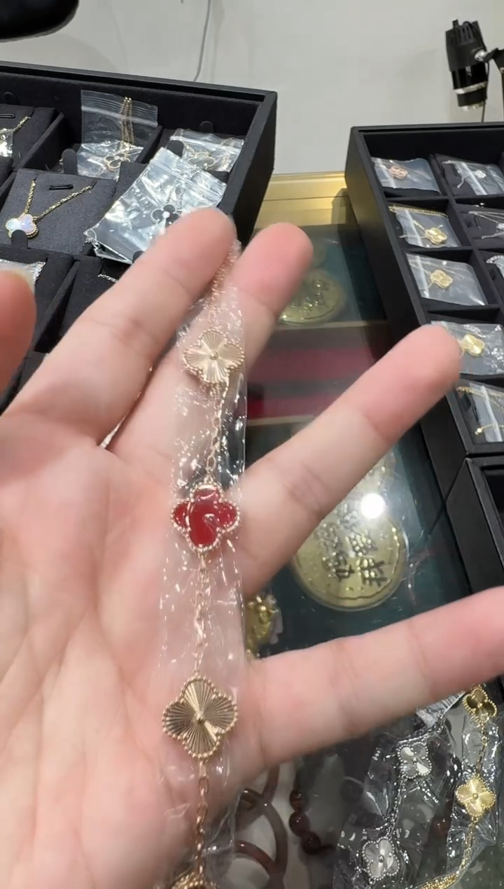 18K金镶嵌手链玛瑙/玉髓红花镭射手链