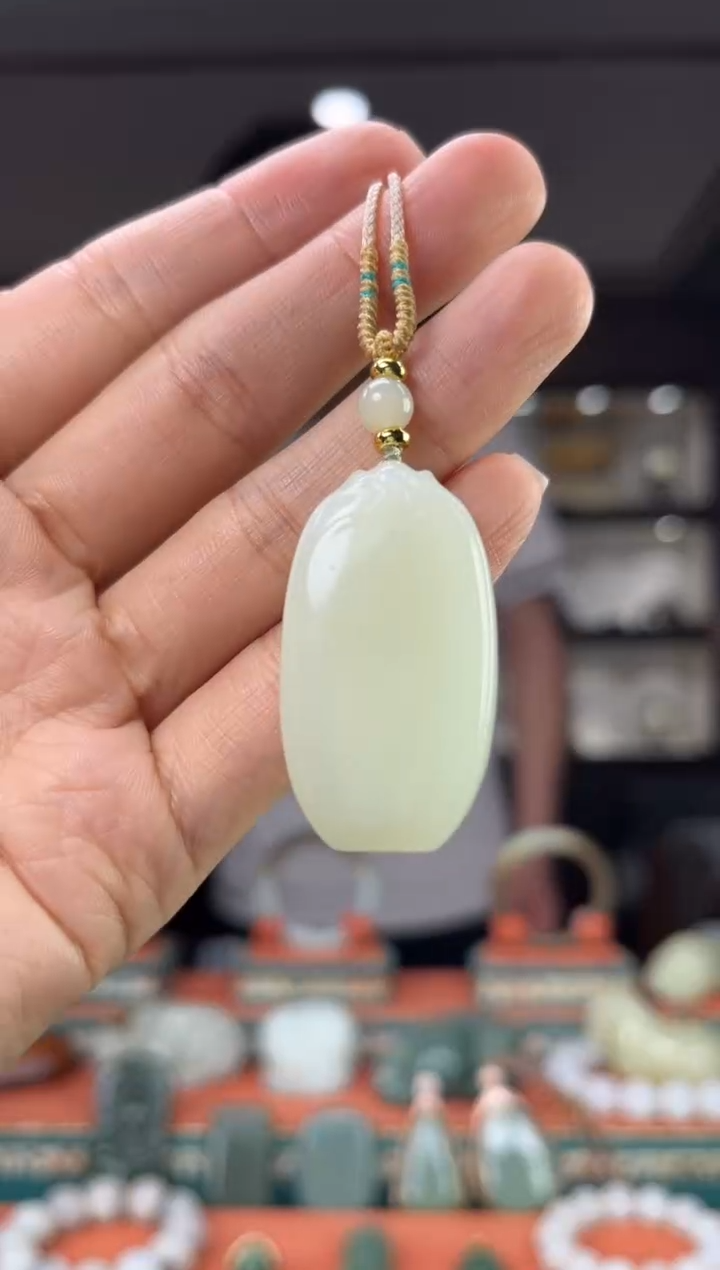 和田玉未镶嵌颈饰佩佩