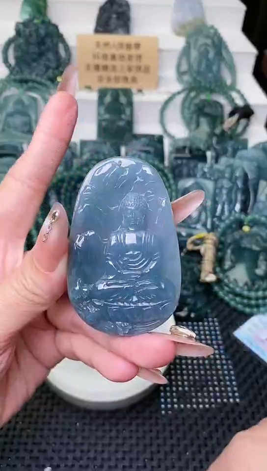 颈饰未镶嵌翡翠 